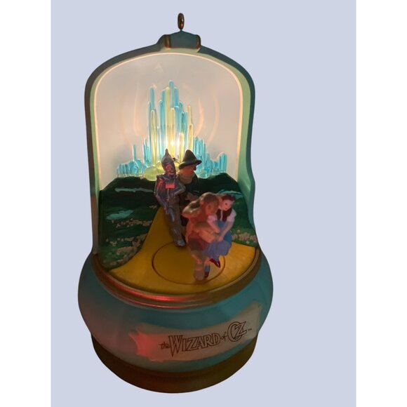 Hallmark Keepsake Ornament Emerald City Wizard Of Oz Light Motion & Music - Picture 12 of 12